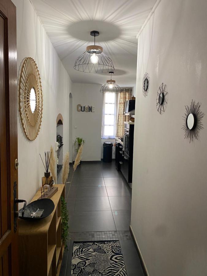 F3 Hyper Centre Apartment
